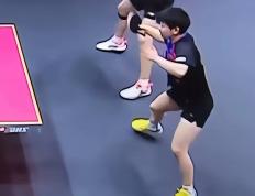 PG电子线上登入-球员们在比赛中全力以赴，拼搏到底