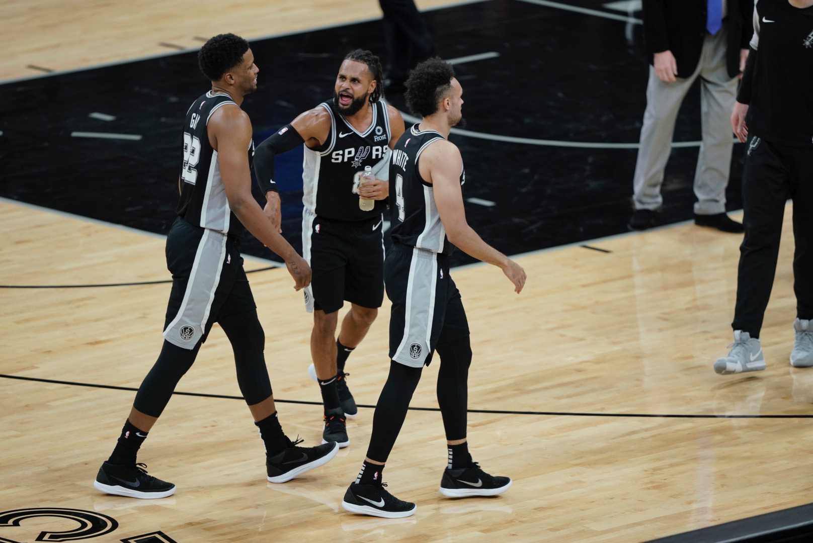 PG Soft Gaming-爵士客场战胜马刺，保持不败势头