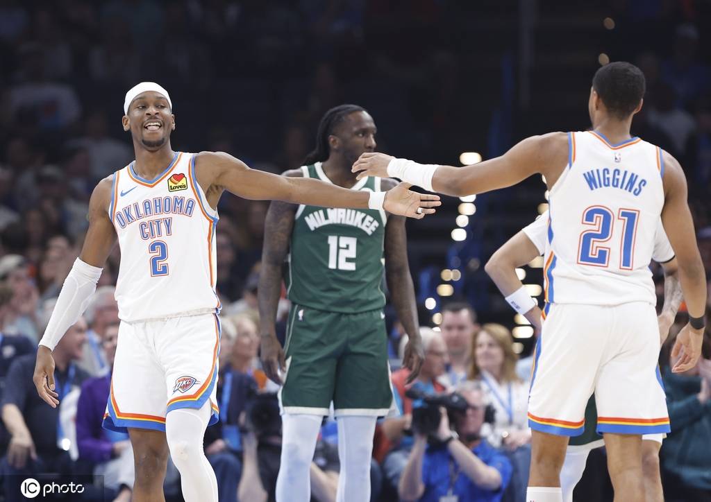 PG在线网站-雄鹿战胜活塞,米德尔顿砍下35分