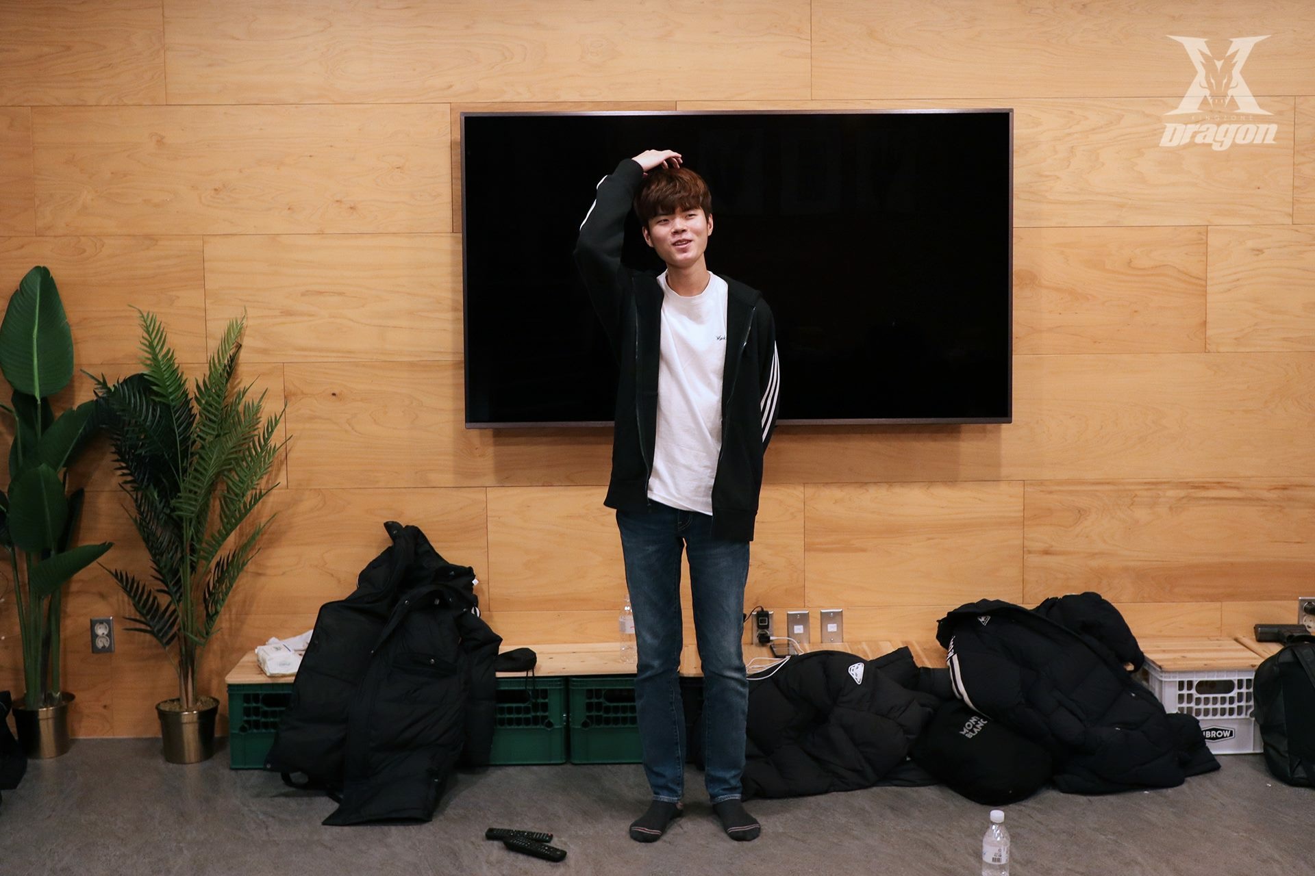 PG游戏官网登录入口-LGD横扫BLG,Deft拿下关键大龙强强对话入围赛,让粉丝疯狂欢呼